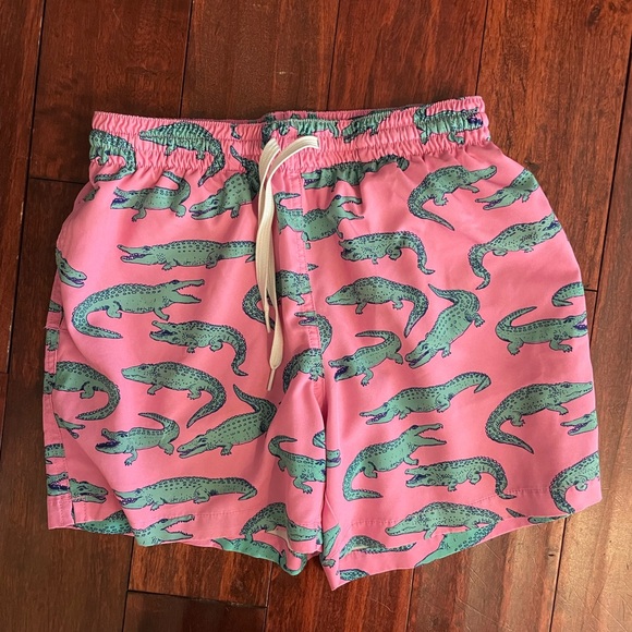 Chubbies Pink Swim Shorts with Alligator Design- size small 5.5” inseam - Picture 1 of 4